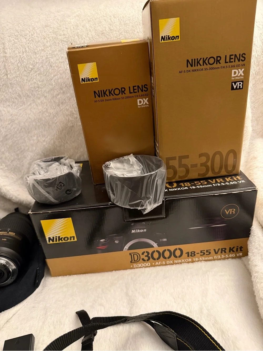 Gently used Nikon Black DSLR Camera w/ Lens (3) , bag, batteries & charger